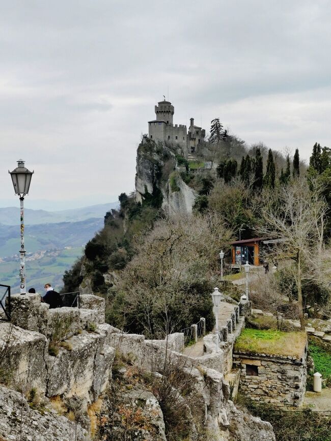 グアイタ塔から第２の砦チェスタの眺め。