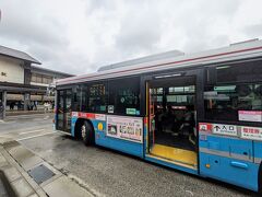 鎌倉駅から材木座海岸へ向けてバス移動。