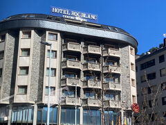 18時過ぎホテルへ
このあたりの店は20時に閉まるそうでこの後自由時間と言われても時間ない。
チェックインは後でいいんじゃねと密かに思ったり

