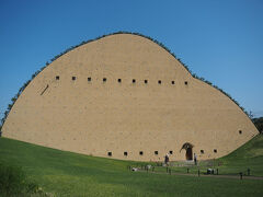 【多治見市モザイクタイルミュージアム】何かムーミンを思わせるような建物に見えます。