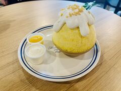 まだマンゴーを食べてなかったので、
前回食べて気に入ったAfter Youで
可愛いフォルムのカオニャオマムアンかき氷
（マンゴースティッキーライス）

サイアム ディスカバリーの店舗は
土曜日午後で待ちなしで入れました。