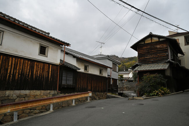 では、このY字路を左に入ってみます。