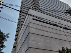 北新地駅から徒歩で10分弱南下したところにホテルはあります。