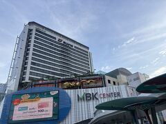 BTSに乗ってMBKセンターに来ました。