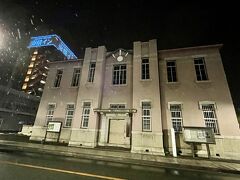 1日目
午後出発、雪で東海道新幹線はダイアが乱れているので、来た新幹線の自由席、一番端のドアから乗る
東北新幹線は運休、所々止まっているけど在来線で桐生にたどり着く
予定が立ちにくい今日この頃、宿はもっぱら当日16時（現在は正午）まで無料キャンセル可能な東横イン、料金の変動が小さいのも好印象

写真は旧 模範工場桐生撚糸合資会社事務所棟