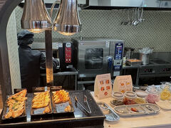 搭乗まで今年2月に出来たターキッシュエアラインズ・ラウンジに。

トルコ料理もチラホラあり