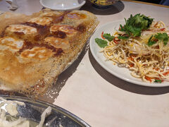 ホテルに戻ってから17:30予約の餃子ニュー伏見へ。