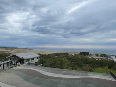 最後の目的地、鳥取砂丘にきました。
鳥取在住の友人からは、一度は行っておいたら！？とのことコメントでしたので、行ってみることに。
