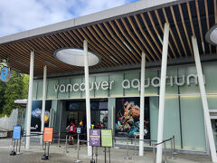 バンクーバー水族館　Vancouver aquarium 
　　　　　in the heart of Vancouver's Stanley Park!　
　
一人＄40くらい　スタンレーパーク内