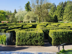 ヴァンデュッセン植物園
VanDusen Botanical Garden　

このような木の迷路があります、遊べますよ。