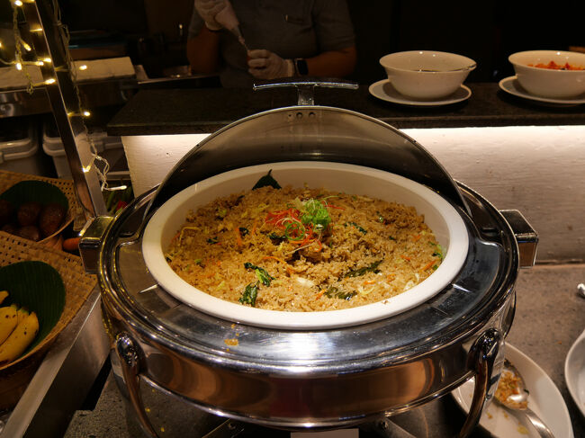 ナシゴレン（インドネシア風チャーハン）。