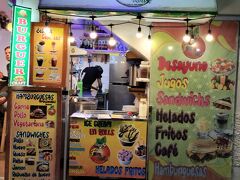 今夜の食事はここで。ハンバーガーをいただきました。
