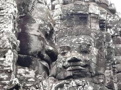 よく見ると顔が違う。