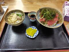 フェリーターミナル内の食堂