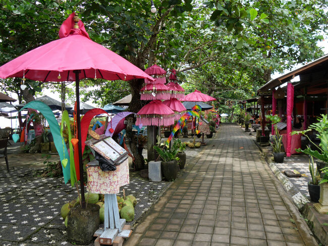 高台の上は平らになっていて、飲食店が沢山あります。