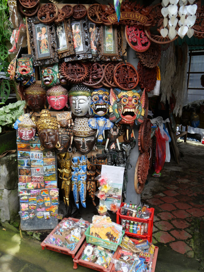 バリらしいお土産品。