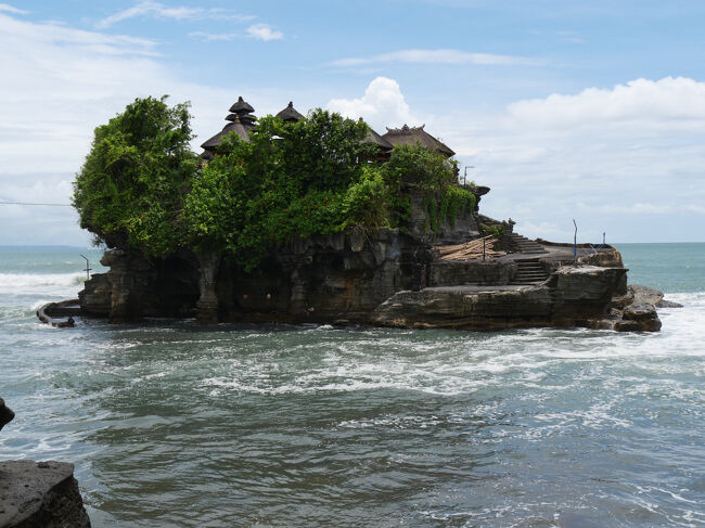 ズームアップ。<br /><br />寺院の建物群が見えます。