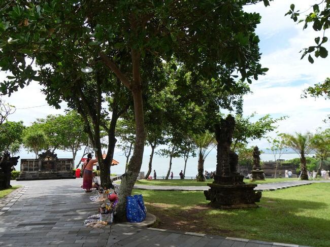 こちらは広い公園になっています。