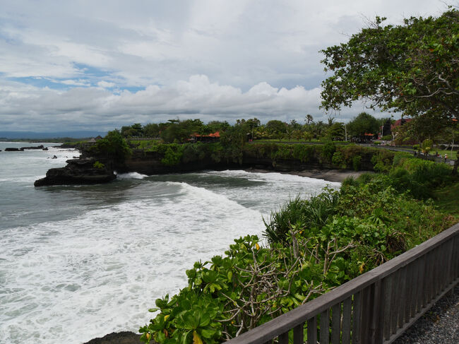 タナ・ロット寺院と反対側の眺め。