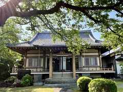 最勝院の本堂。
創建は不詳ながら、永正元年（1504年）、さいたま市岩槻区にある慈恩寺の僧侶奝尊がこの地に移り最勝院と称しました。
そのことから正式には華林山 最勝院 慈恩寺と言います。初め天台宗でしたが、後に真言宗智山派に転宗しました。
岩槻区の慈恩寺を訪問した旅行記もご覧ください。
https://4travel.jp/travelogue/11673646