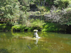 日本神話における最初の神様…イザナギノミコトとイザナミノミコトが生み出したとされる「おのころ池」。
そして、２神の婚礼の地と伝わる「おのころ島」。島ちっちゃい…