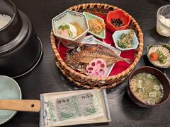 ホテルへ戻って朝風呂からの朝食