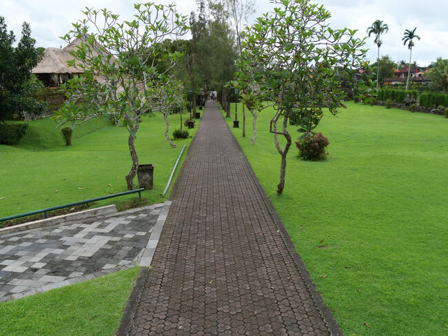 第2の割れ門から振り返った眺め。