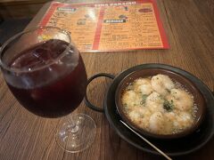 二軒目
スペイン居酒屋ディダ　パライソ
サンガリアとエビのアヒージョ

奄美のお店　どこ行っても
常連さんが多い感じ
