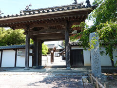 湖畔から少し離れたとこにある龍雲寺です。
前を通りました。