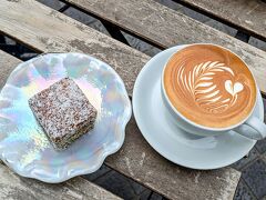 お店「CAFE Elliott Avenue」でカフェ休憩。