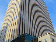 『川崎市役所新庁舎』には17時に入館、あの上階が展望ロビーがあるようです。