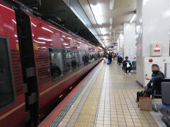 約2時間の乗車が 短く感じる
快適な移動を終え
　
「ひのとり」は 近鉄名古屋駅に到着
　