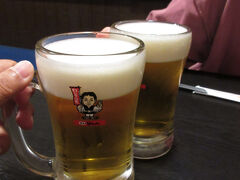 チェックイン後
近くの「山ちゃん」で乾杯
　