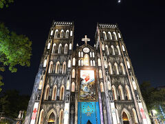 バスから夜のライトアップされた大聖堂を
見ることができました～。

翌日は朝からごはんを食べに行き
チェックアウトまでにお土産を買う予定です！