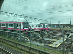 新京成時代の本社があり、今も車庫や乗務員区があるくぬぎ山。
停まってる電車は今のところまだ新京成仕様のままですね。