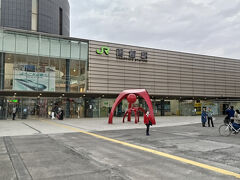 「函館駅」までバス移動☆

飛行機が30分遅れなのに空港からのバスは定時発車らしく、臨時のバスが出て対応。

少し前までは現金のみの支払いだったけど、最近、やっとクレジット決済(タッチ決済)が使えるようになりました☆
