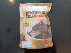 BROWNIE CUBE 39,000d

アンナムグルメシレナで購入
私は食べていないのですが
妻曰く止まらない美味さだそうです