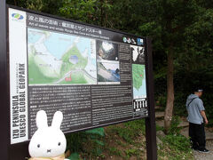 宿の近くに観光スポットを見つけたので、さっそく車を走らせて行ってみることにしました(・～・)。

龍宮窟です。
駐車場に車を停めると係員さんがやってきて「駐車料金500円でーす(・_・)」と。
支払いを済ませてから出かけました。