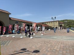 GW初日、朝９時出発して東名高速から名神、山陽道とかなりの時間を費やし、一路倉敷まで。休憩入れて約6時間！！
総距離400㎞以上！ふぅ~
途中のSA「宝塚北SA」でお昼を兼ねて小休止。
今回、旦那のデカい車ではなく、私の愛車で来ましたので、かなーり燃費も良かったです。
