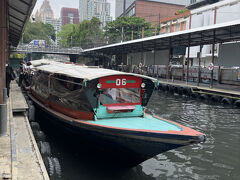 相変わらずのドブ川で臭いですが、船は渋滞知らずなのであっという間にプラチィナムに到着。