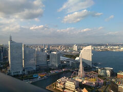 窓から見えるのはコスモワールドや
ヨコハマグランドインターコンチネンタル、横浜ベイホテル東急など
みなとみらいの景色