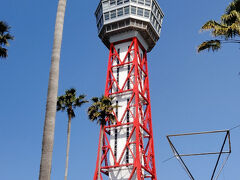 博多港のシンボル「博多ポートタワー」です。（高さ100ｍ）
「博多ポートタワー」は名古屋テレビ塔、２代目通天閣、別府タワー、さっぽろテレビ塔、東京タワーも手掛けた「塔博士」内藤多仲氏の設計で、「タワー６兄弟の末っ子」と呼ばれているそうです。
