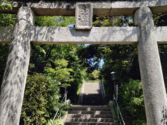 西戸崎を経由して30分ほどで、志賀島に着きました。
島と言っていますが、海の中道経由で陸続きです。
志賀島渡し船から徒歩15分位の志賀海神社です。
