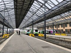 駅の掲示板には6番ホームと出ていたが
ホームの掲示板には、6番ホームではなく9番ホームに出ていて
全然電車が来ないと思ったら4番ホームだった
慌てて走ってギリギリ間に合った