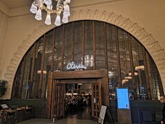 夕食は、駅の中のここで