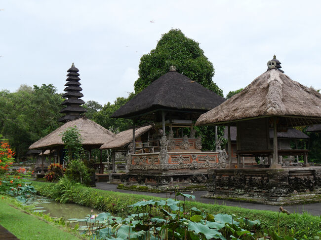 廻廊を巡ります。