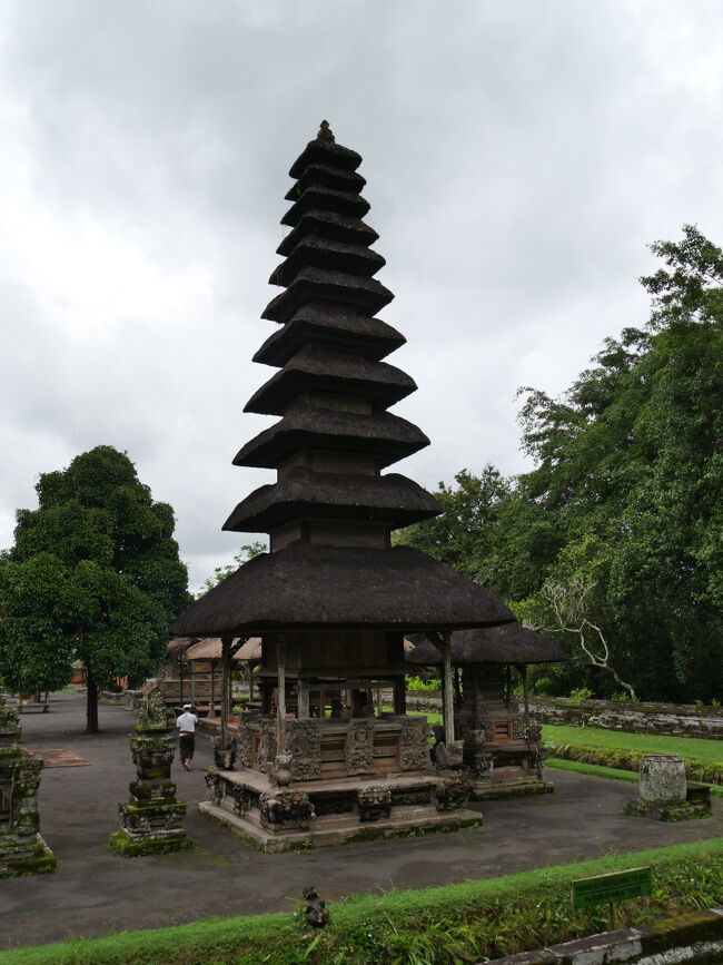 11層の屋根を持つメルです。<br /><br />このメルは最高の格式を表しているのだそうです。