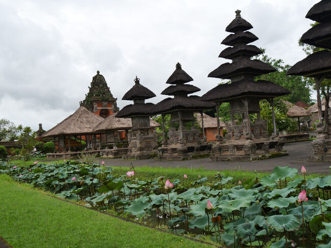 写真中央に２層のメルがあるのが分かりますか？<br /><br />偶数の屋根のメルは珍しいそうです。