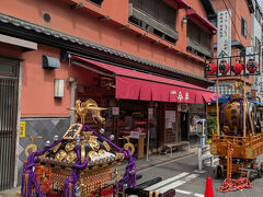 今半前で出番を待つ神輿