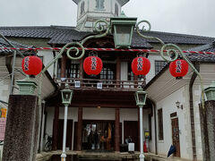明治10年に八幡東学校として建築された白雲館。今は観光案内所として機能しています。残念ながらマンホールカードは品切れでした